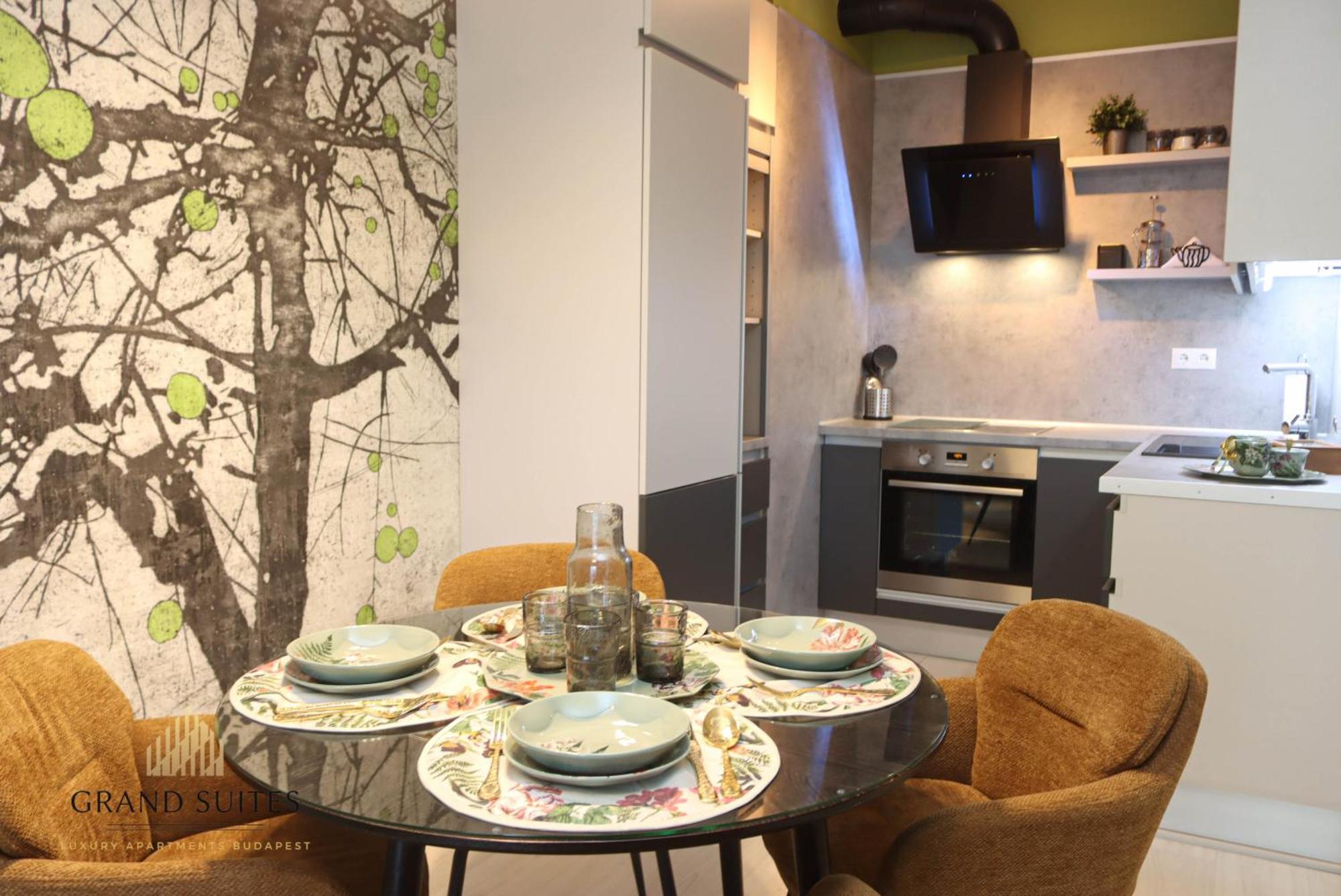 Grand Corvin Apartament *
